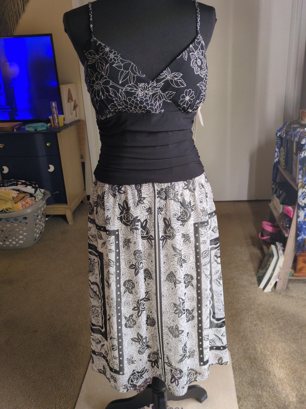 Sandra Darren Black and White Floral Midi Dress